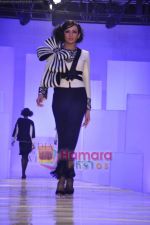 Model walks the ramp for Shahab Durazi Show on day 5 of HDIL on 10th Oct 2010 (20)~0.JPG