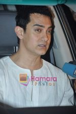 Aamir Khan at Big B_s birthday celebrations in Jalsaa, Juhu, Mumbai on 11th Oct 2010 (5).JPG