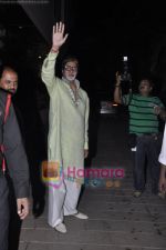 Amitabh Bachchan at Big B_s birthday celebrations in Jalsaa, Juhu, Mumbai on 11th Oct 2010 (3).JPG