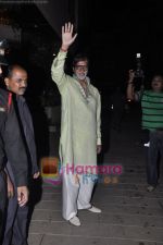 Amitabh Bachchan at Big B_s birthday celebrations in Jalsaa, Juhu, Mumbai on 11th Oct 2010 (4).JPG