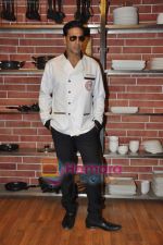 Akshay Kumar show the set of Amul Master Chef in FilmCity, Mumbai o 14th Oct 2010 (20).JPG