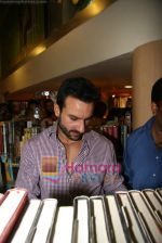 Saif Ali Khan launches Anuja Chauhan_s book Battle For Bittora in Crossword on 14th Oct 2010 (11).JPG