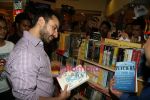 Saif Ali Khan launches Anuja Chauhan_s book Battle For Bittora in Crossword on 14th Oct 2010 (9).JPG
