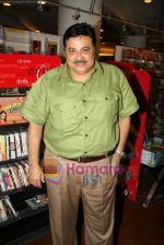 Satish Shah at Swaroop Rawal_s book launch in Oxford Bookstore, Mumbai on 15th Oct 2010 (2).JPG