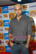 Raghu Ram at Jhootha Hi Sahi Limca book of records mention event with Radio City in Bandra on 19th Oct 2010 (11).JPG
