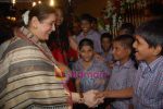 Poonam Sinha meets underprivileged childrens in Mayfair, Mumbai on 20th Oct 2010 (21).JPG