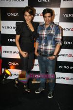 Bipasha Basu, Manish Malhotra at Vero Moda model auditions in Bandra on 22nd Oct 2010 (2).JPG