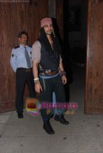 Kunal Kapoor at Hrithik Roshan_s Halloween Party in  Juhu Residence on 24th Oct 2010 (10).JPG