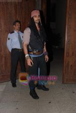 Kunal Kapoor at Hrithik Roshan_s Halloween Party in  Juhu Residence on 24th Oct 2010 (13).JPG