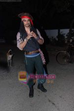Kunal Kapoor at Hrithik Roshan_s Halloween Party in  Juhu Residence on 24th Oct 2010 (3).JPG