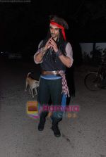 Kunal Kapoor at Hrithik Roshan_s Halloween Party in  Juhu Residence on 24th Oct 2010 (4).JPG