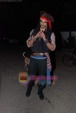 Kunal Kapoor at Hrithik Roshan_s Halloween Party in  Juhu Residence on 24th Oct 2010 (5).JPG