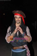Kunal Kapoor at Hrithik Roshan_s Halloween Party in  Juhu Residence on 24th Oct 2010 (82).JPG
