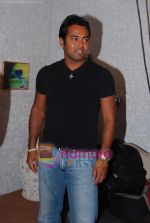 Leander Paes on the sets of KBC in FilmCity on 24th Oct 2010 (63)~0.JPG