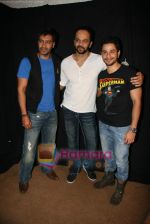 Ajay Devgan, Rohit Shetty, Kunal Khemu on the sets of KBC in Filmcity on 25th Oct 2010 (5).JPG