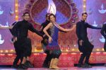 Malaika Arora Khan dance for Munni Badnaam Hui at STAR PLUS DIWALI DILON KI (4).JPG