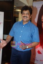 Udit Narayan at the launch of Mona Roy_s album in Time N Again on 25th Oct 2010 (8).JPG