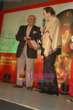 Yash Chopra at Mami Closing ceremony in Chandan Cinema on 28th Oct 2010 (10).JPG