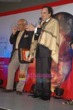 Yash Chopra at Mami Closing ceremony in Chandan Cinema on 28th Oct 2010 (11)~0.JPG
