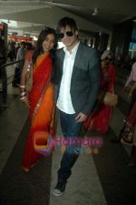  Vivek Oberoi with wife Priyanka Alva after marriage arrive at Mumbai airport on 30th Oct 2010 (19).JPG