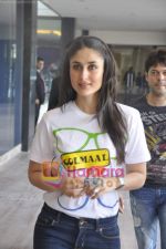 Kareena Kapoor at a fitness book launch in Novotel on 30th Oct 2010 (10).JPG