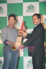 Sachin Tendulkar the new brand ambassador of Amit Enterprises in Garnd Haytt on 30th Oct 2010 (9).JPG