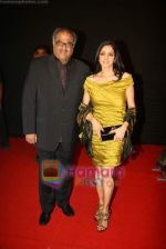 Sridevi, Boney Kapoor at Sahara Sports Awards in MMRDA on 30th Oct 2010 (64).JPG