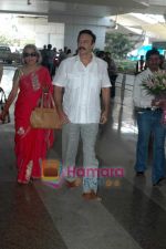 Suresh Oberoi at Vivek Oberoi with wife Priyanka Alva after marriage arrive at Mumbai airport on 30th Oct 2010 (3).JPG