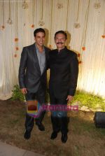 Akshay Kumar at Vivek and Priyanka Oberoi_s wedding reception in ITC Grand Maratha, Mumbai on 31st Oct 2010 (159).JPG