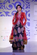 Model walks the ramp for Shane and Falguni Peacock at Aamby Valley India Bridal week DAY 3 on 31st Oct 2010 (72).JPG