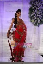 Model walks the ramp for Manish Malhotra at Aamby Valley India Bridal Week day 5 on 2nd Nov 2010 (106).JPG