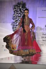 Model walks the ramp for Manish Malhotra at Aamby Valley India Bridal Week day 5 on 2nd Nov 2010 (34).JPG