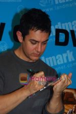Aamir Khan at Peepli Live DVD launch in Palladium on 5th Nov 2010 (36).JPG
