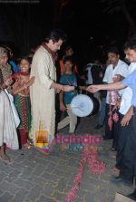Anil Kapoor celebrates Diwali at home in Juhu on 6th Nov 2010 (2).JPG