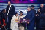 Lata Mangeshkar, Asha Bhosle at Global Indian music Awards in Yashraj on 10th Nov 2010 (8).JPG