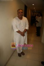 Waheeda Rehman Felicitates Anup Jalota in Nehru Centre, Mumbai on 10th Nov 2010 (30).JPG