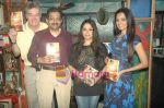 Garcy Singh, Sheena Chohan at Dr Manish Maladkar_s book launch in MHADA on 11th Nov 2010 (5)~0.JPG