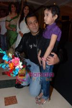 Salman Khan at Being Human Marrow Donor press meet in Taj Land_s End on 13th Nov 2010 (7).JPG