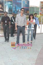 Arjun Rampal spends time with kids at Mcdonald_s on 14th Nov 2010 (2).JPG