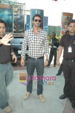 Arjun Rampal spends time with kids at Mcdonald_s on 14th Nov 2010 (20).JPG