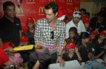 Arjun Rampal spends time with kids at Mcdonald_s on 14th Nov 2010 (23).JPG