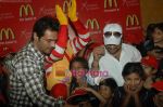 Arjun Rampal spends time with kids at Mcdonald_s on 14th Nov 2010 (28).JPG