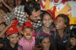 Arjun Rampal spends time with kids at Mcdonald_s on 14th Nov 2010 (35).JPG