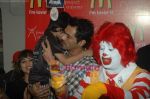 Arjun Rampal spends time with kids at Mcdonald_s on 14th Nov 2010 (37).JPG