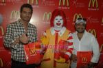 Arjun Rampal spends time with kids at Mcdonald_s on 14th Nov 2010 (43).JPG