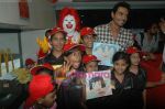 Arjun Rampal spends time with kids at Mcdonald_s on 14th Nov 2010 (50).JPG