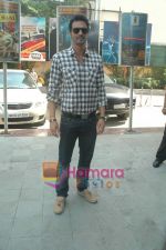 Arjun Rampal spends time with kids at Mcdonald_s on 14th Nov 2010 (6).JPG