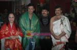 Madhur Bhandarkar, Smita Thackeray at Shiva_s salon Launch in Andheri on 21st Nov 2010 (4).JPG