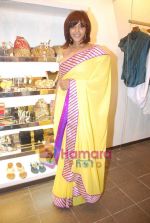 Mansi Scott at Chammomile event with designer  Payal Singhal and Pratima Bhatia_s line showcase in Mumbai on 23rd Nov 2010 (5).JPG