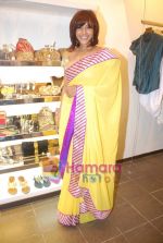 Mansi Scott at Chammomile event with designer  Payal Singhal and Pratima Bhatia_s line showcase in Mumbai on 23rd Nov 2010 (6).JPG